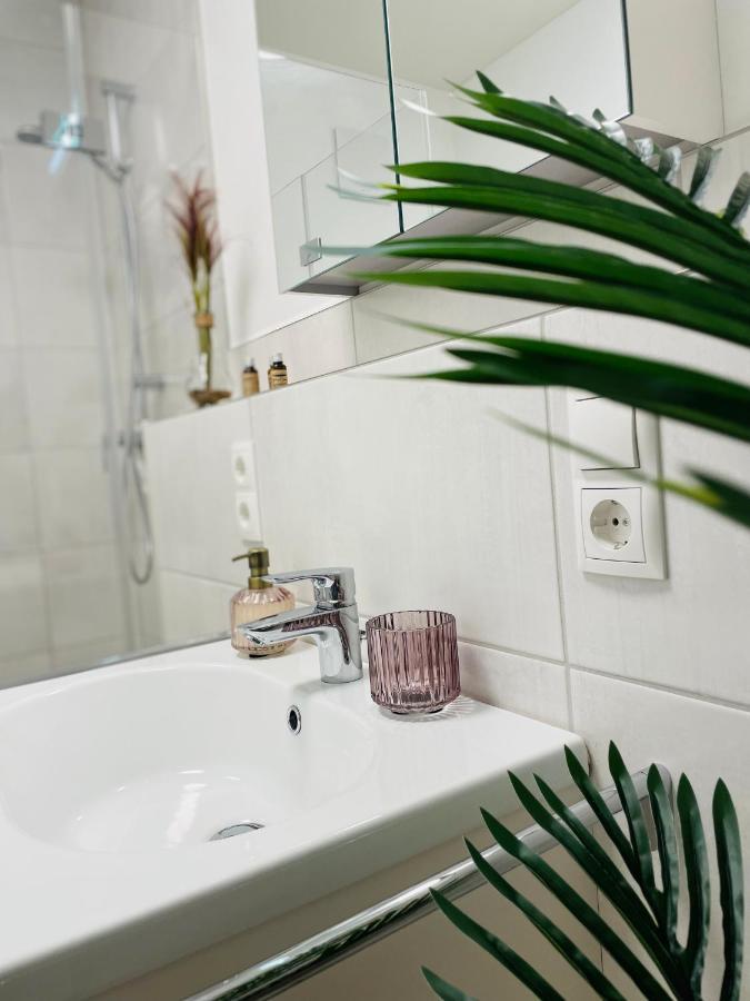 Klassen Stay - Exklusives Apartment Am Hbf - Kueche, Netflix, Kingsizebett 科布倫茨 外观 照片
